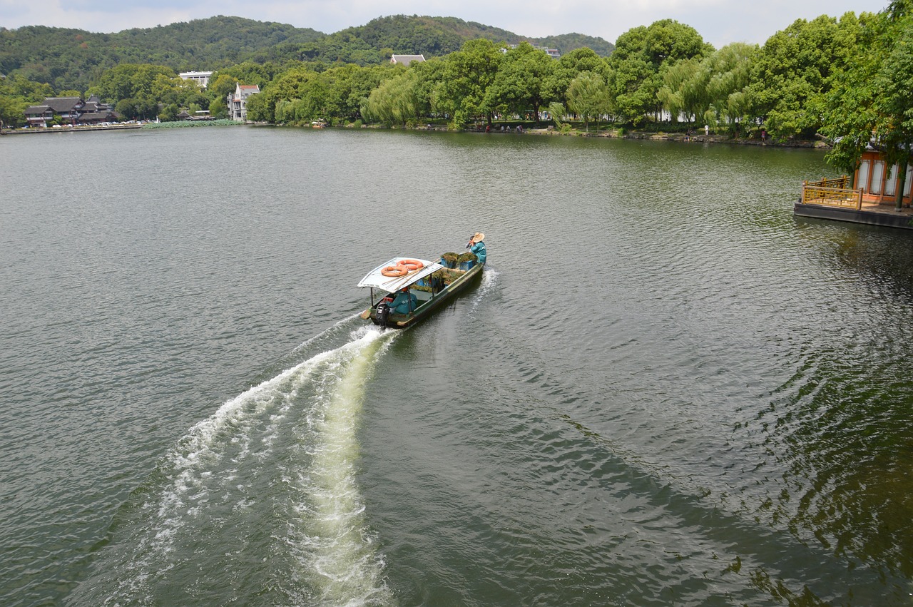 中国军舰进入日本领海，中方回应及其意义