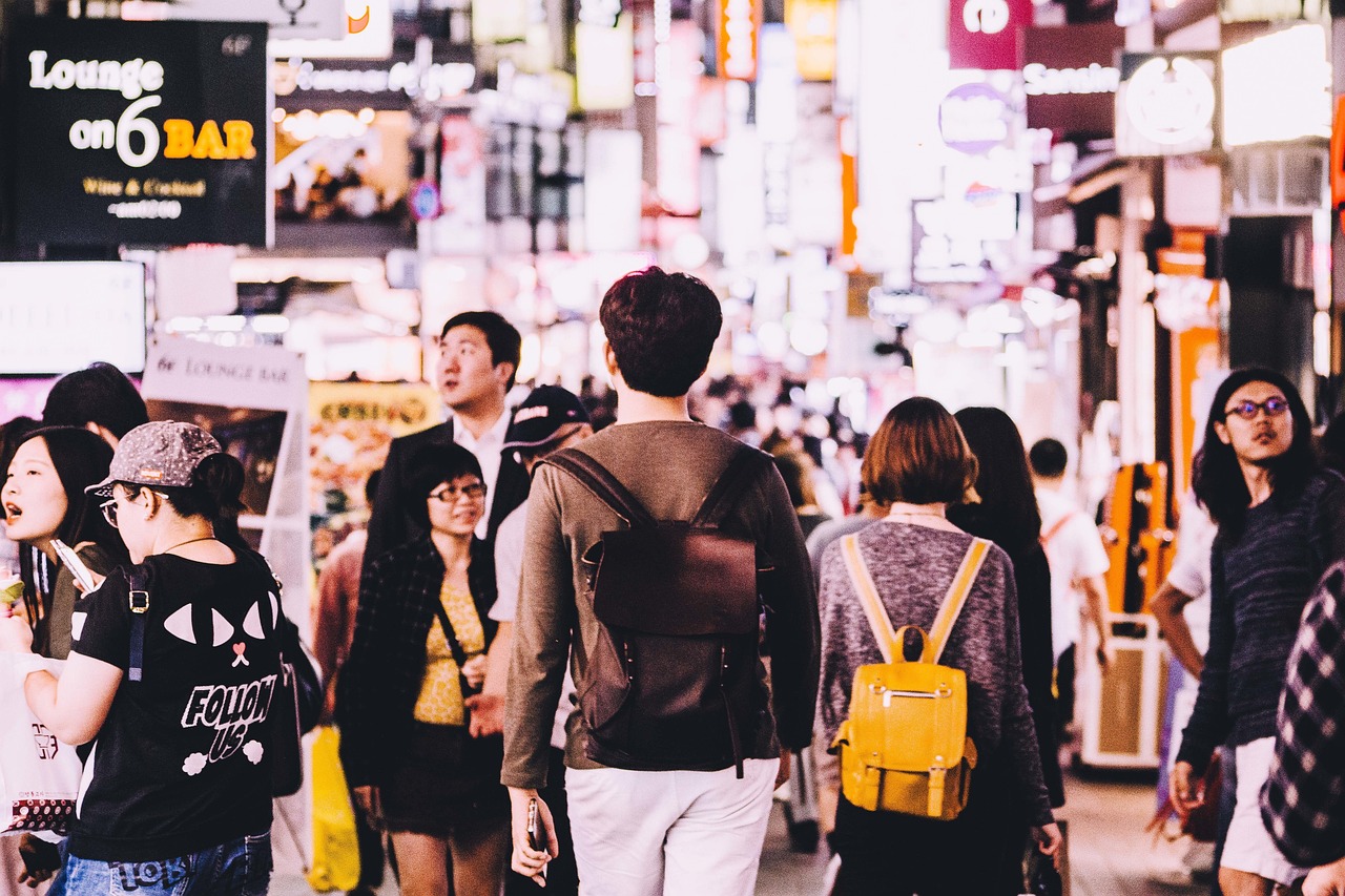 韩国一男子当街砍杀女高中生的震惊事件